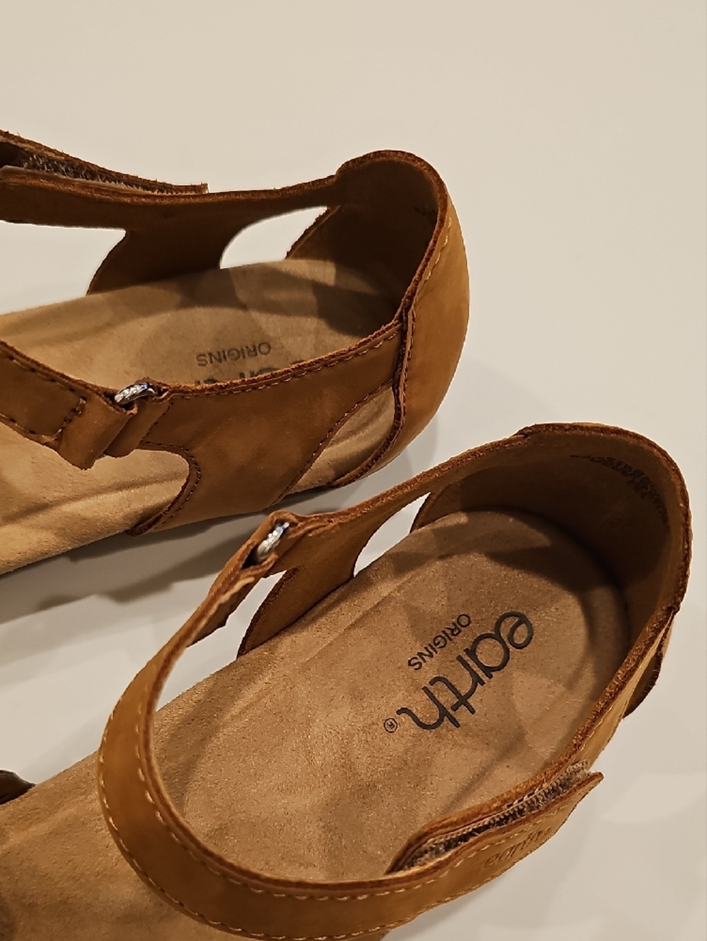 Earth Origins Bronnie Medium Natural Leather Ankle-Strap Flats Sandals Women 9M - Picture 2 of 8
